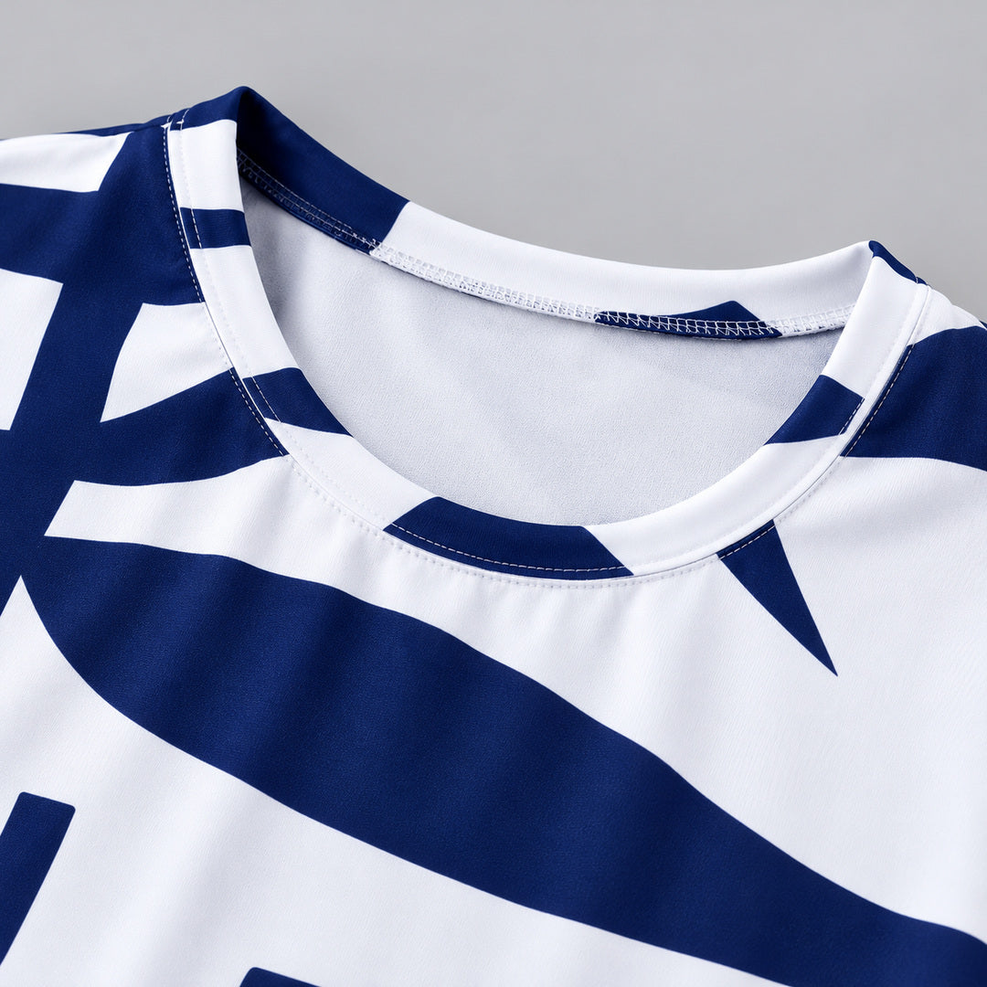 Close-up of the crew neckline